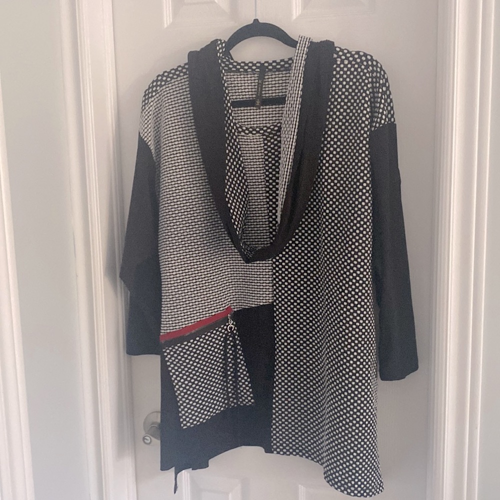 Black and White Patterned Tunic-Size L